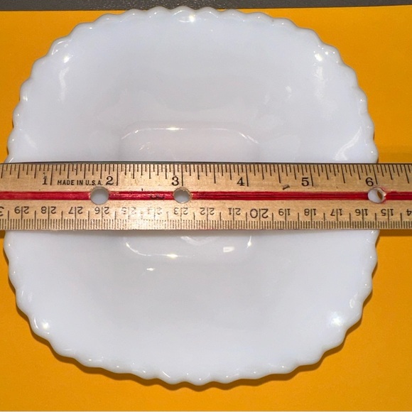 Vintage Hazel Atlas Diamond Ruffled Edge Milk Glass Candy Diah - Picture 5 of 6